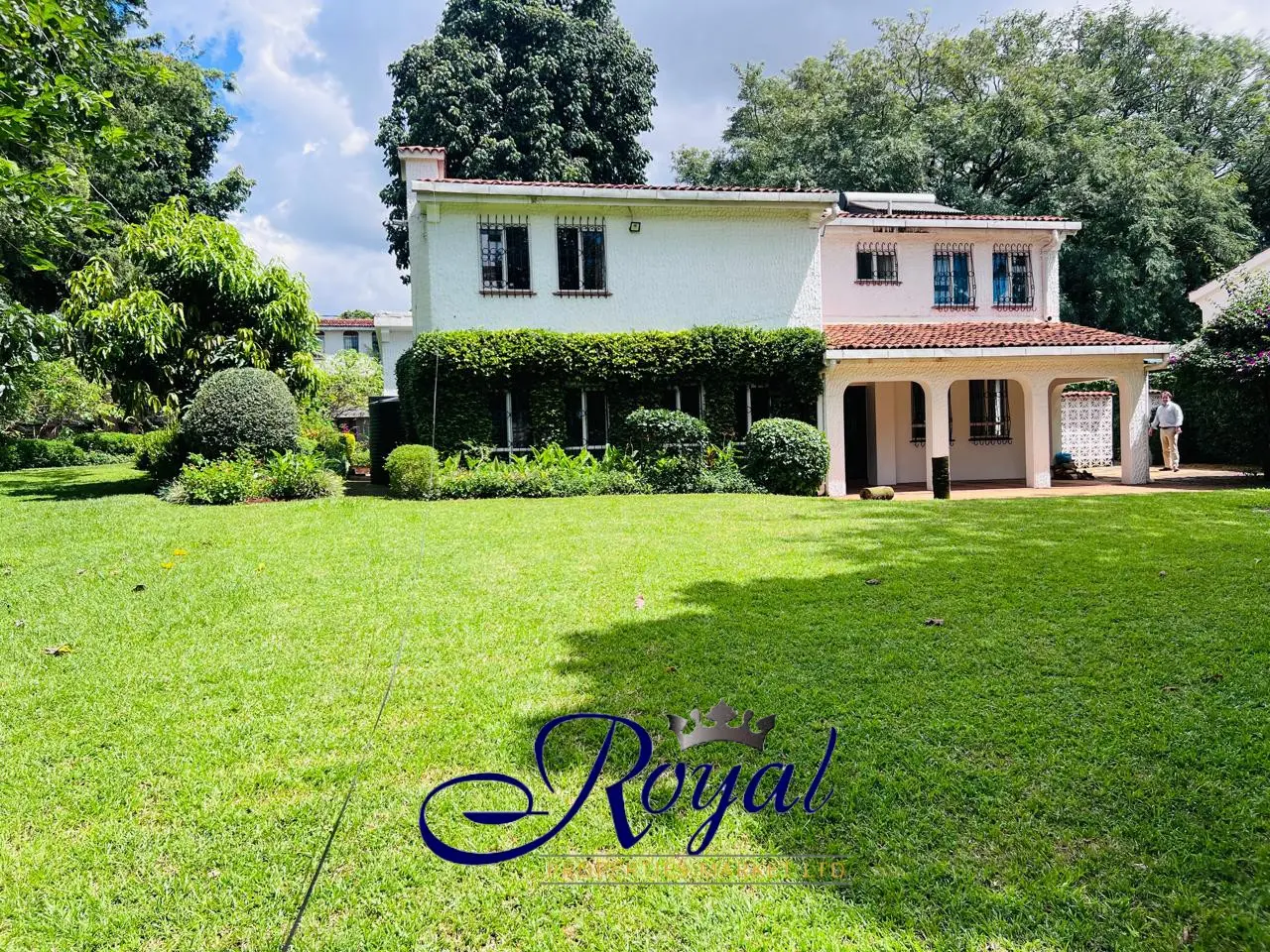 Elegant 4-Bedroom Townhouse for Sale - Hillview Estate